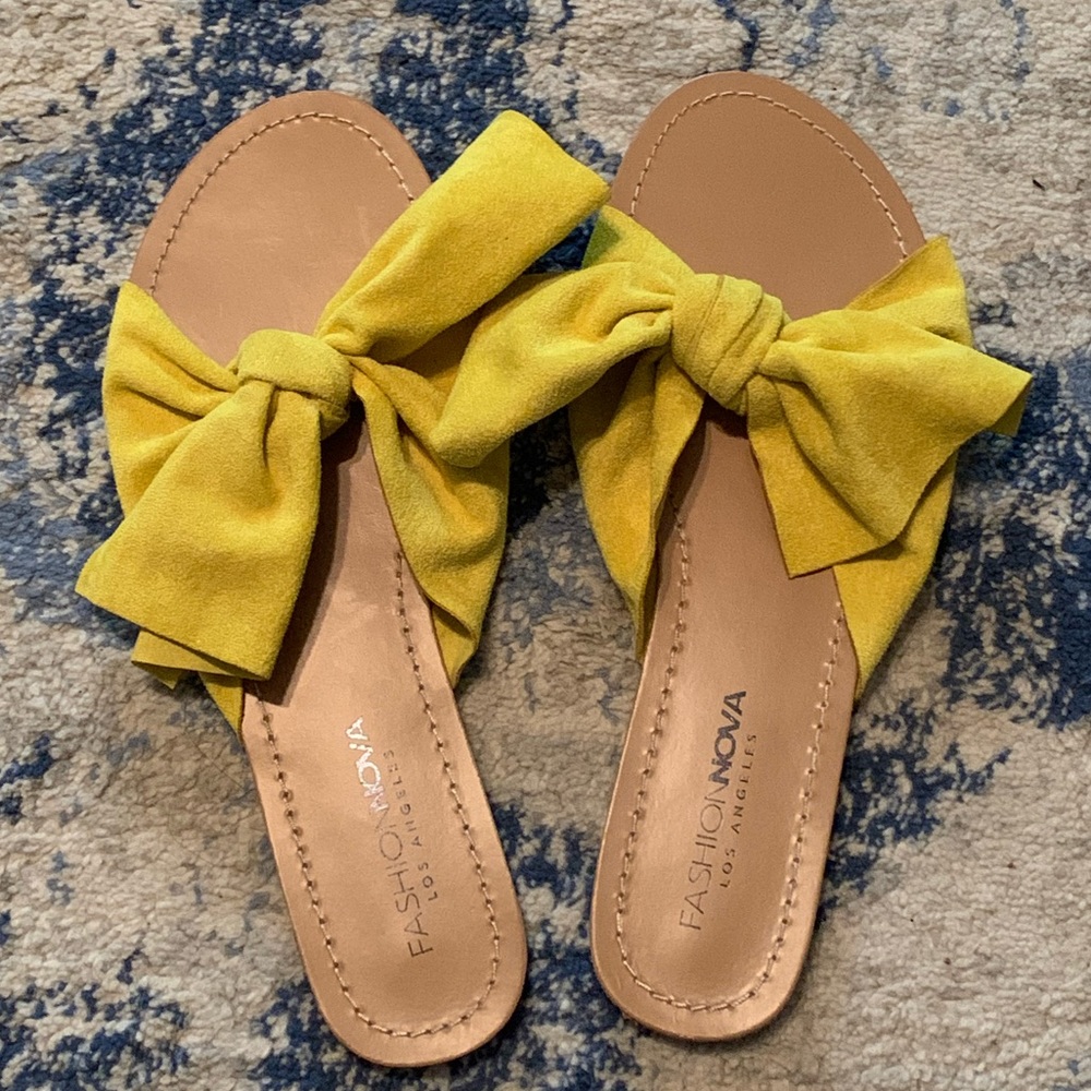 NWOT Fashion nova sandals size 7.5
